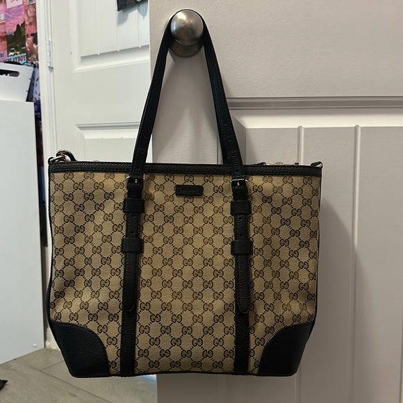 Selling this authentic Gucci tote. - Picture 1 of 4